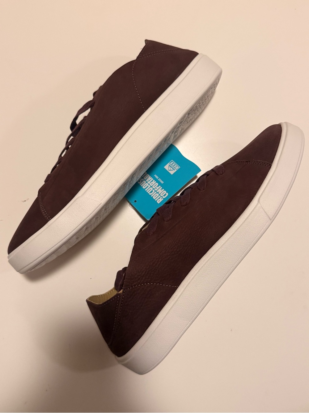 Reef Men's Low-Top Sneakers in Dark Brown with White Sole